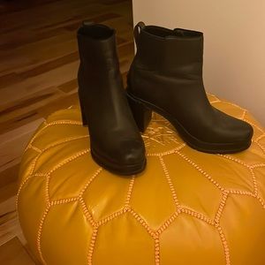 Sorel black heeled winter boots